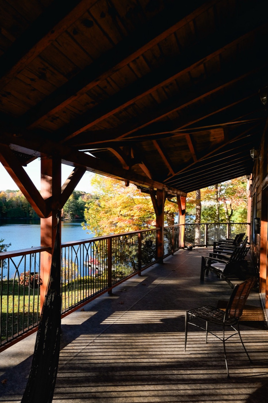 Enhabit Ontario lakefront cottage rental for groups